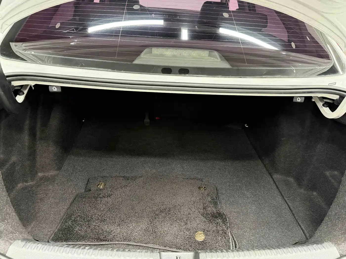 Volkswagen Sagitar 2015 1.6L Automatic Comfort фото 15