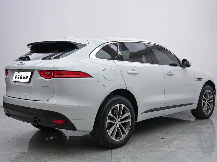 صورة 17 - Jaguar F-PACE