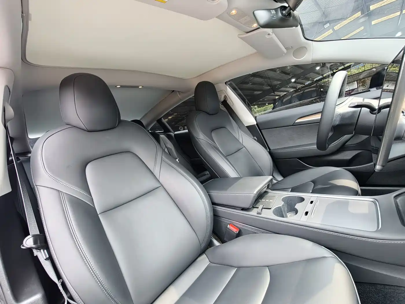Фото 16 - Tesla Model 3