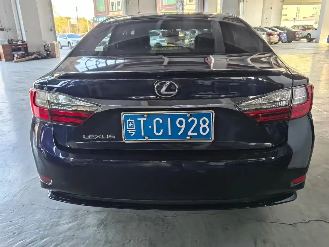 Lexus ES 2017 200 30th Anniversary Edition фото 2