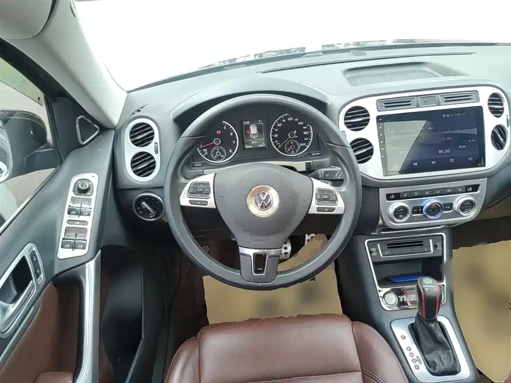 Volkswagen Tiguan 2015 1.8TSI Automatic 2WD Highline фото 11