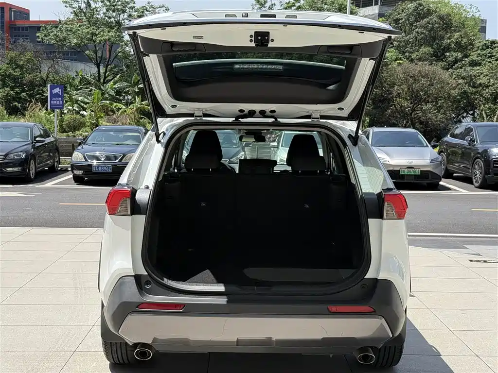 Toyota RAV4 Rongfang 2022 Hybrid 2.5L E-CVT 2WD Elite Edition фото 8