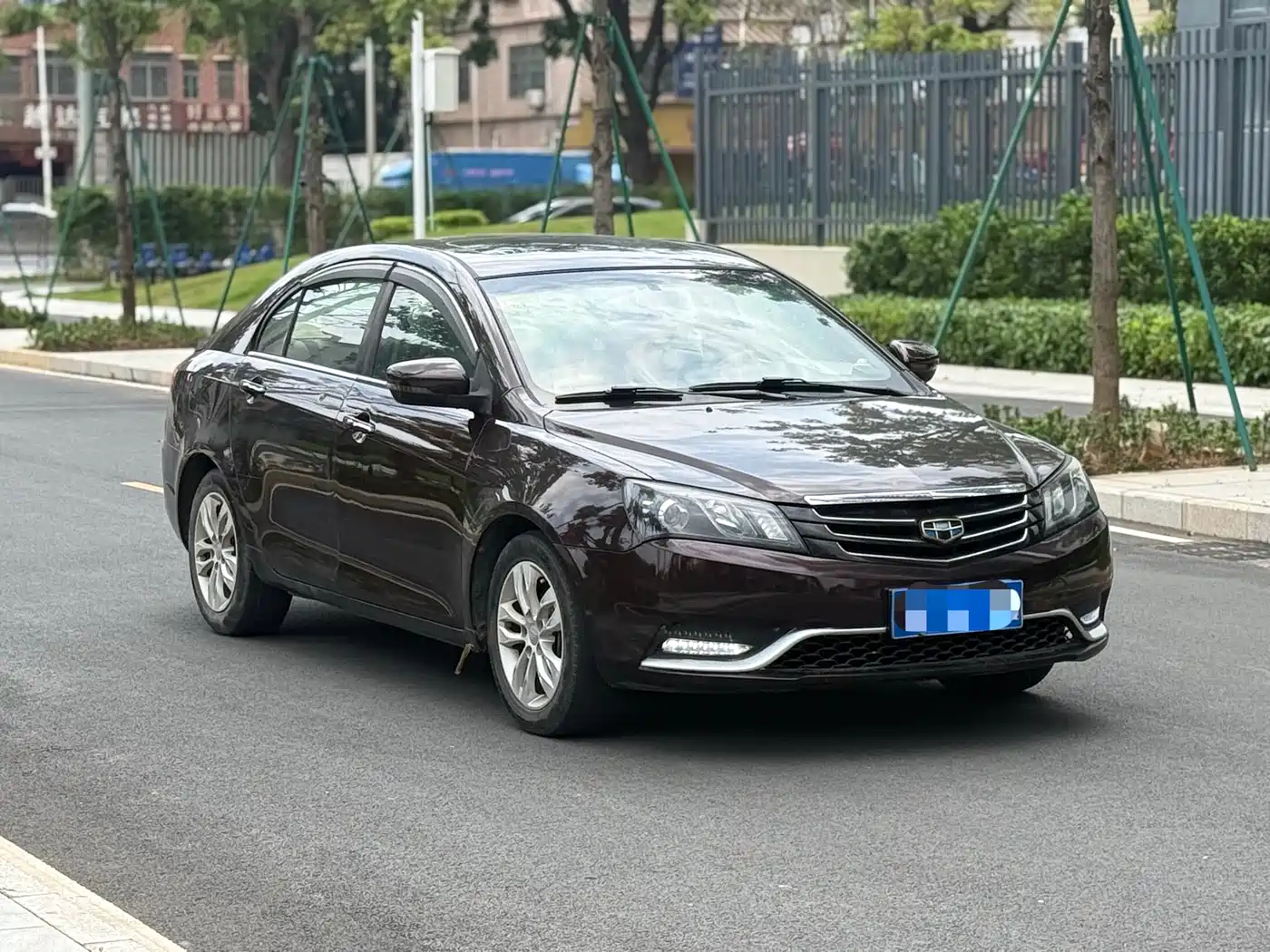 Photo 2 - Geely Emgrand