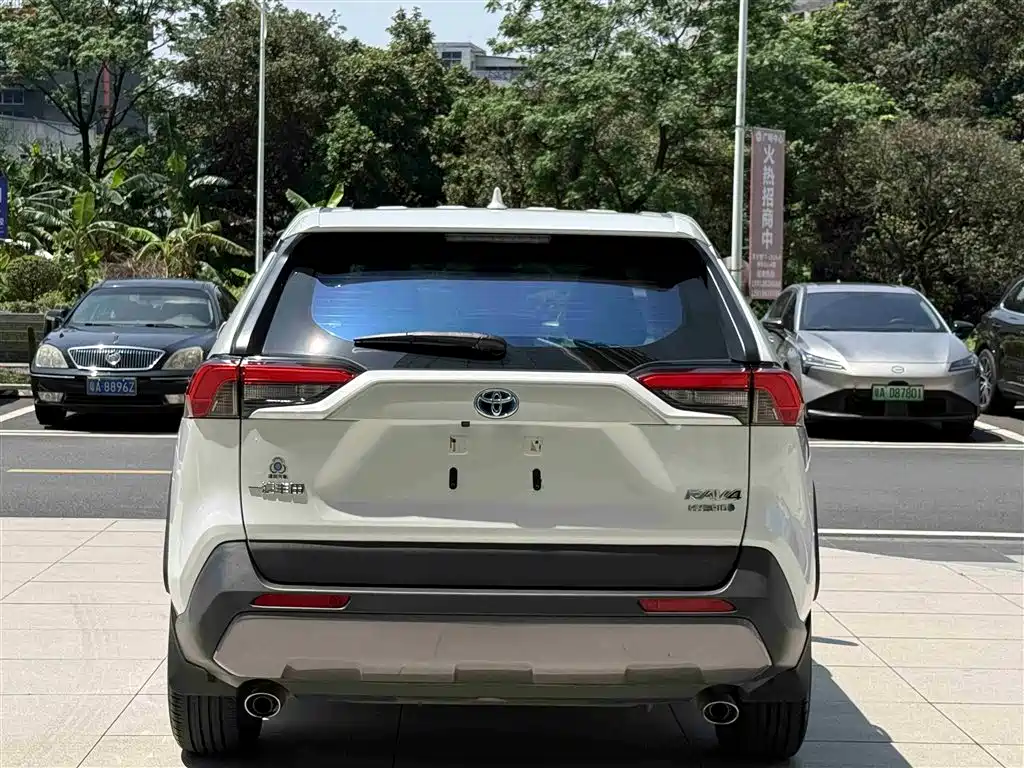 Toyota RAV4 Rongfang 2022 Hybrid 2.5L E-CVT 2WD Elite Edition фото 5