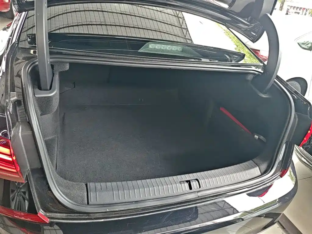 Volkswagen Passat 2023 Facelift 330TSI Starlight Luxury Edition фото 19