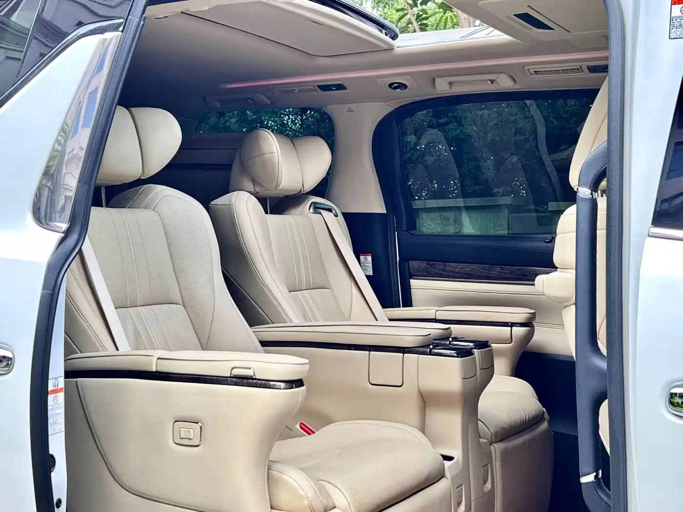 Toyota Alphard 2021 Hybrid 2.5L Premium фото 12