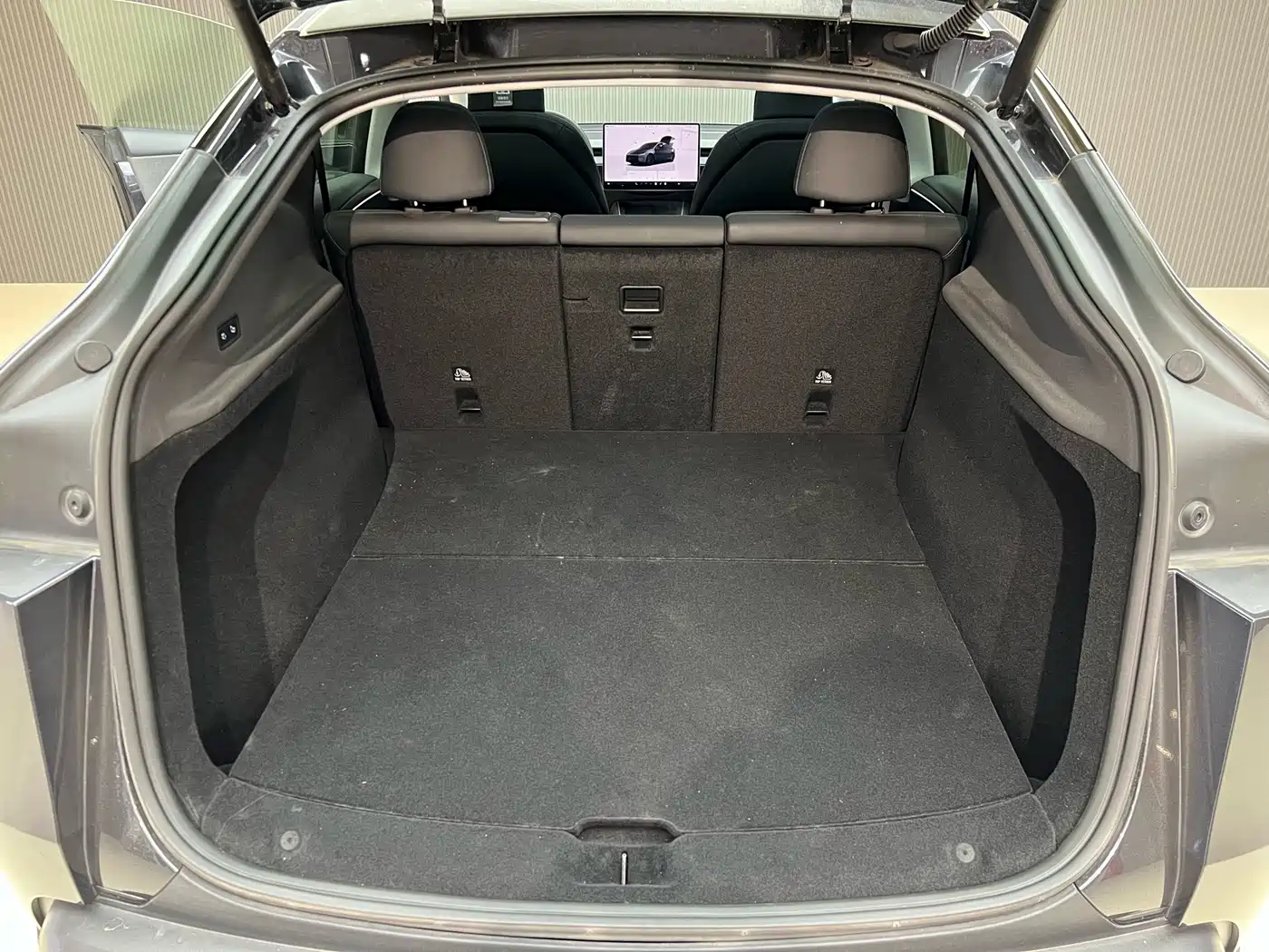 Tesla Model Y 2026 2025 Rear-Wheel Drive