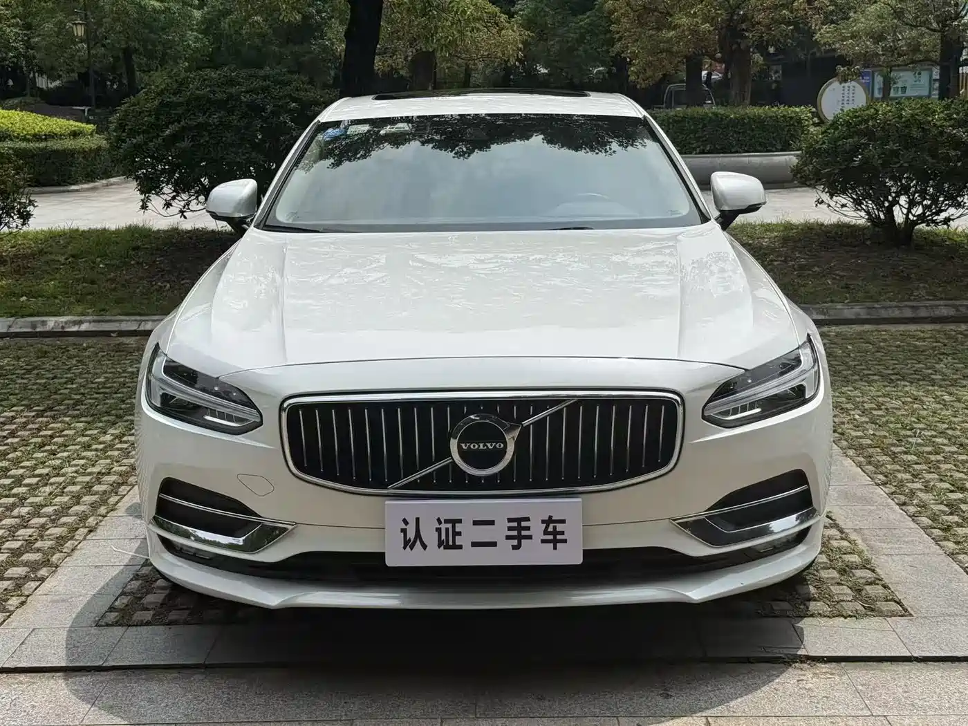 Фото 2 - Volvo S90