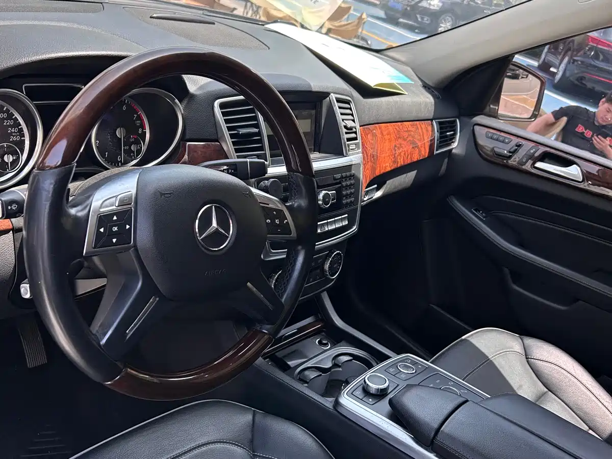 Mercedes-Benz M-Class 2014 ML 400 4MATIC Luxury фото 4