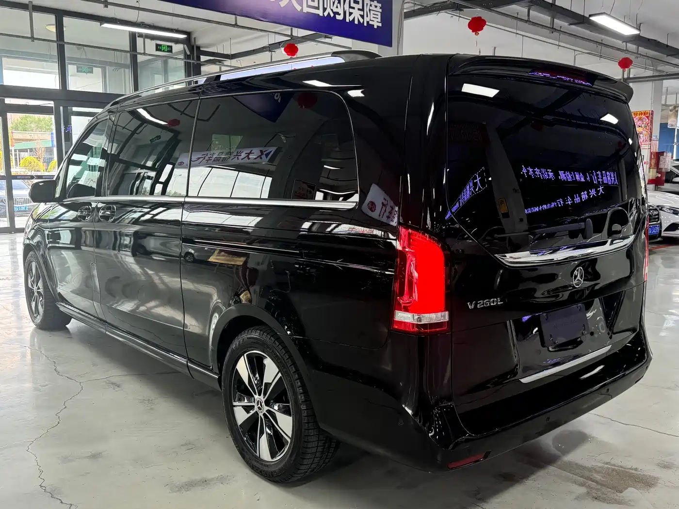Mercedes-Benz V-Class 2022 V 260 L Long Wheelbase Prestige Edition фото 6