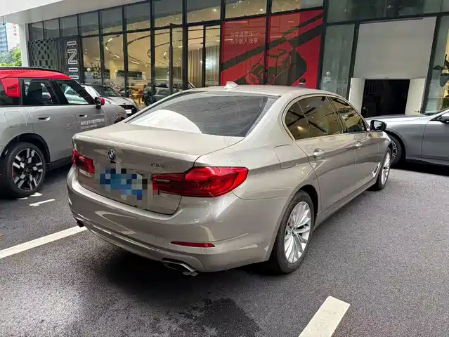 BMW 5 Series 2019 525Li Luxury Package — фото 4