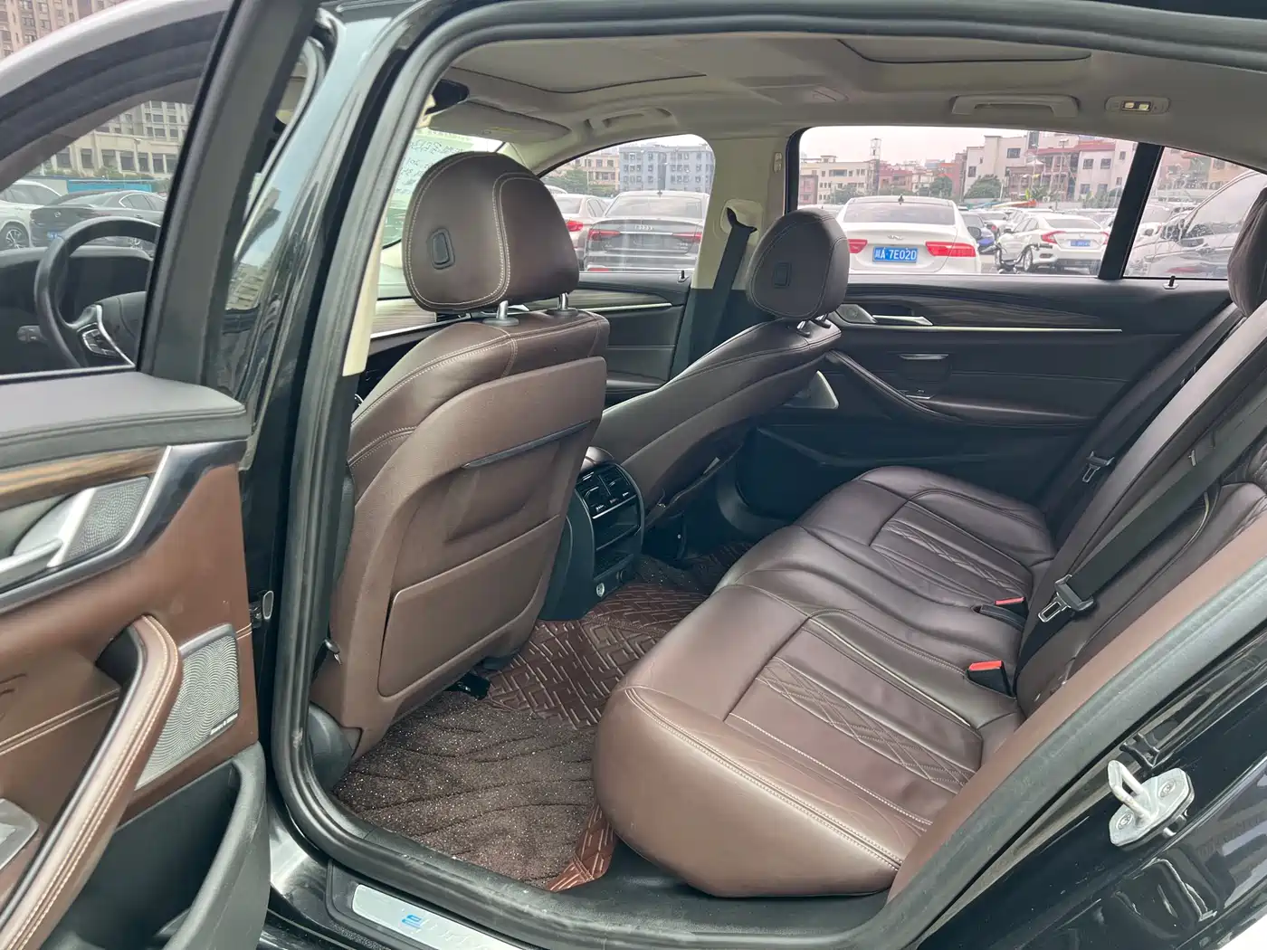BMW 5 Series New Energy 2019 530Le Luxury Package фото 8