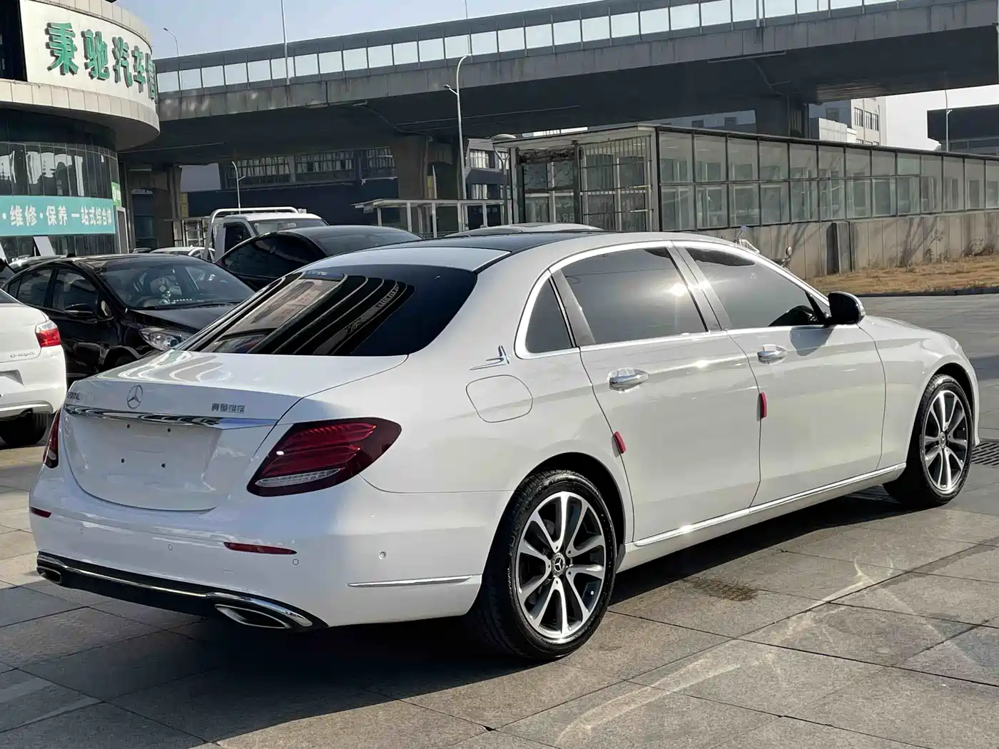 Mercedes-Benz E-Class 2017 E 300 L Luxury фото 30