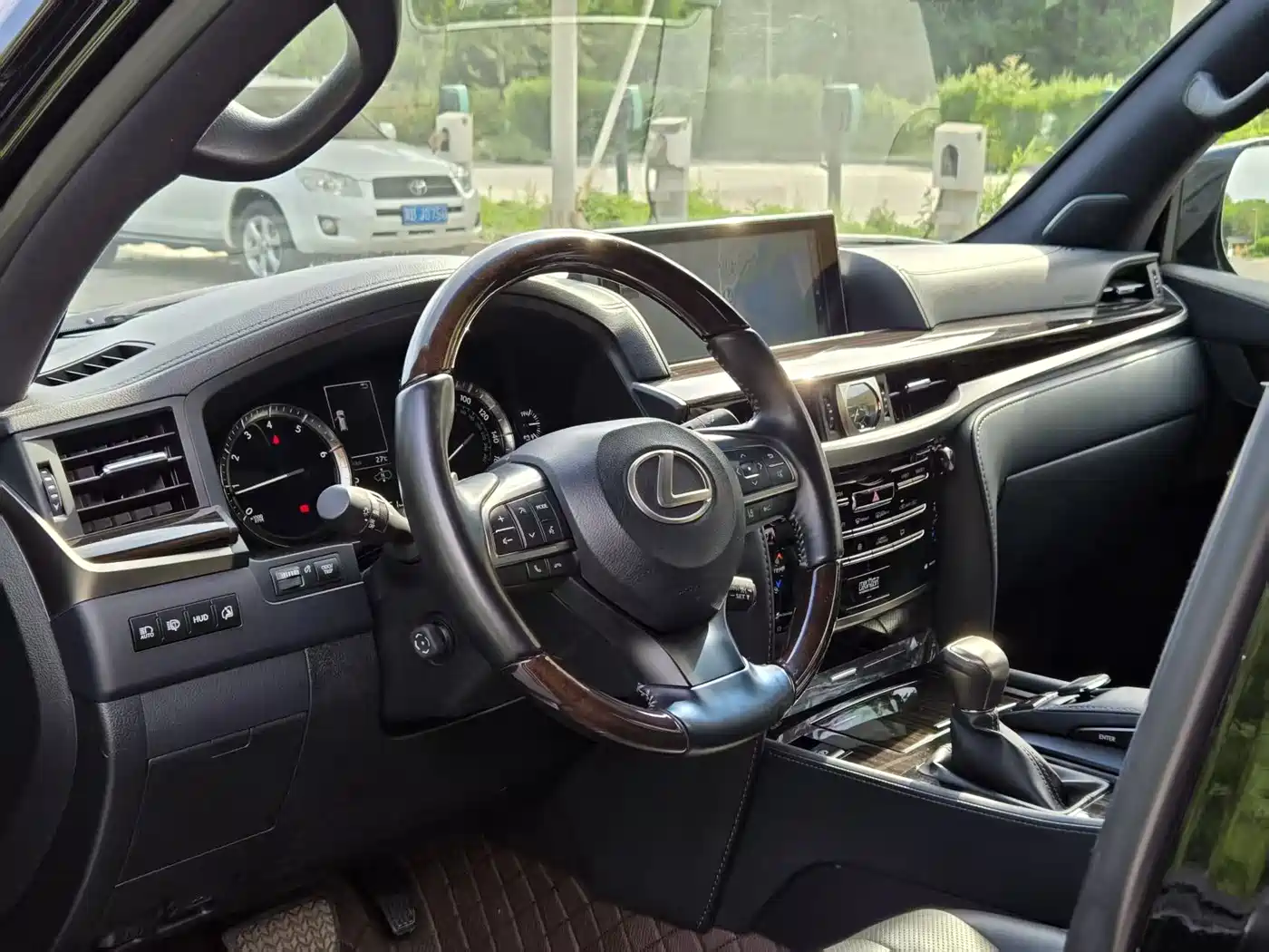Lexus LX 2019 570 Dynamic Luxury Edition фото 7
