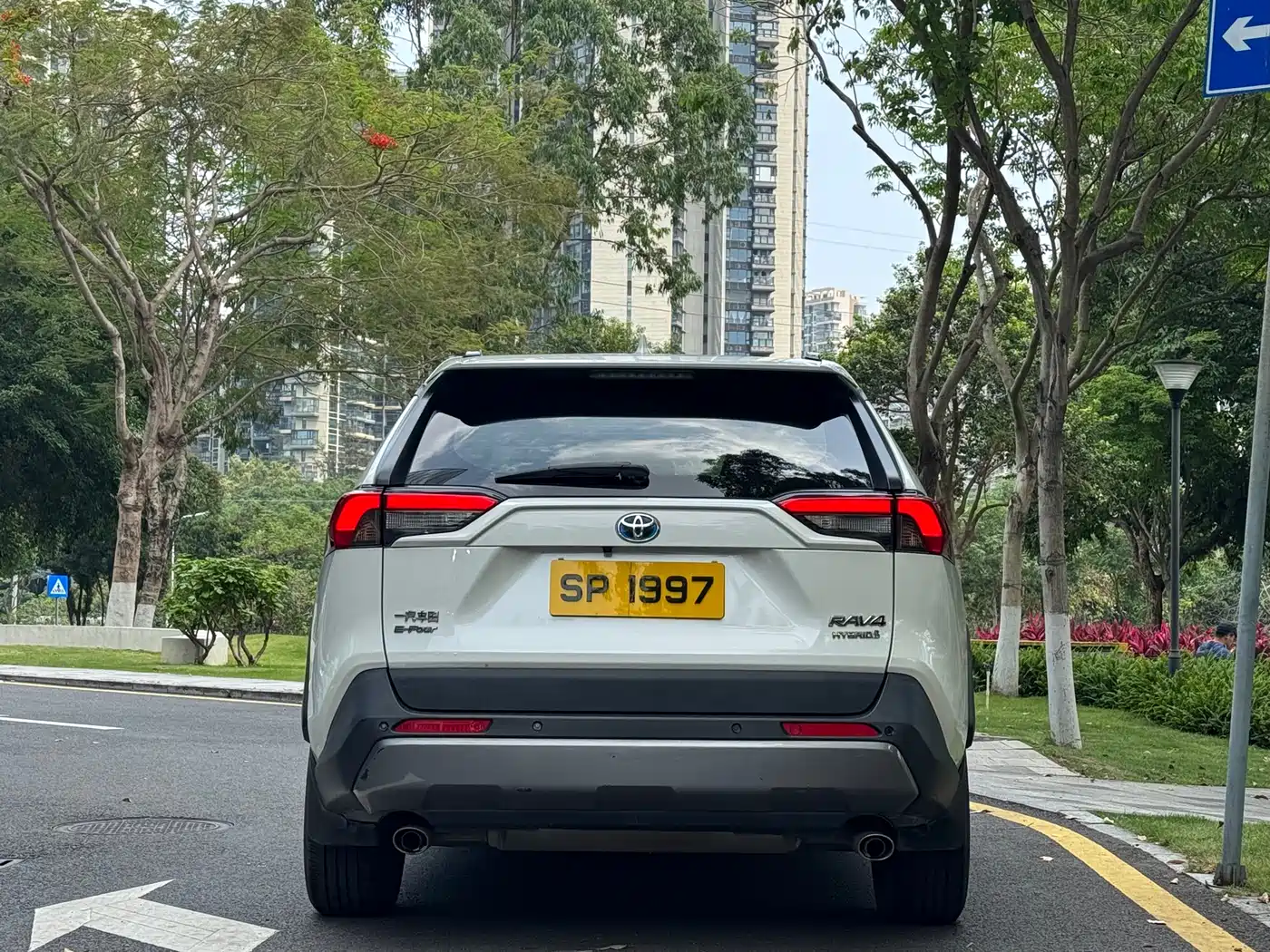 Toyota RAV4 Rongfang 2021 Hybrid 2.5L E-CVT AWD Elite PLUS Edition фото 6