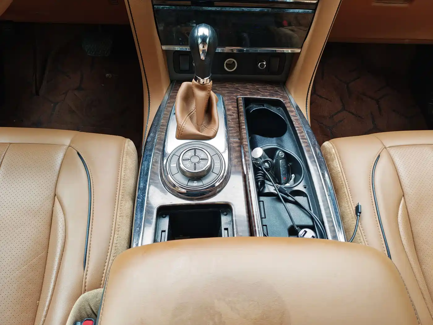 Nissan Patrol 2018 4.0L Leadership фото 17