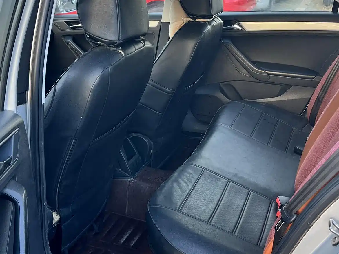 Volkswagen Jetta 2015 1.6L Auto Comfort фото 4
