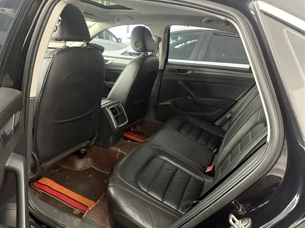Volkswagen Passat 2017 280TSI DSG Elegance фото 19