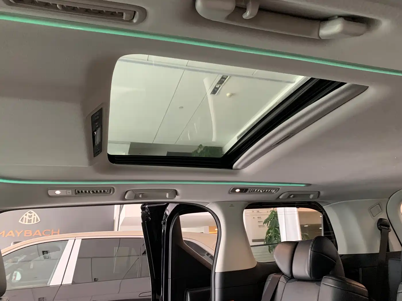 Toyota Alphard 2019 Hybrid 2.5L Premium Edition фото 15