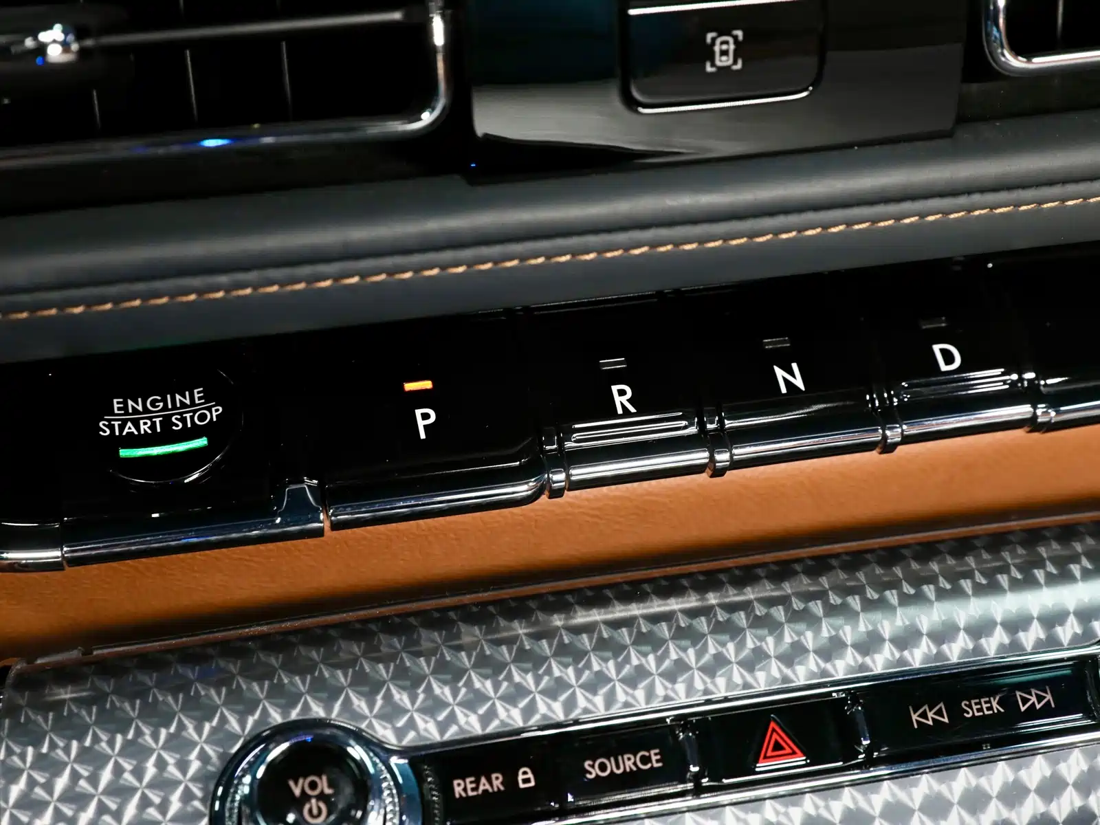 Photo 16 - Lincoln Aviator