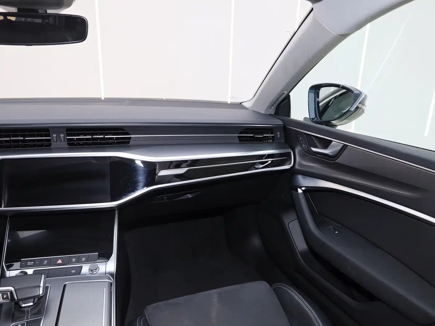 Audi A7L 2024 45TFSI S-line Dream Edition Crystal Package фото 27