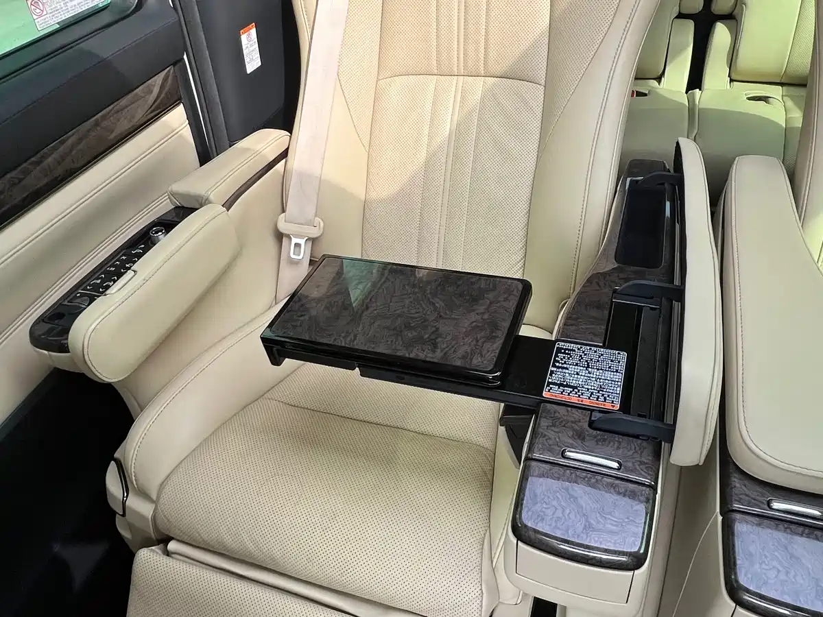 Toyota Vellfire 2019 Hybrid 2.5L HV Premium Edition фото 18