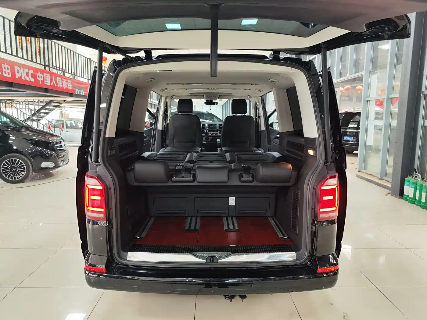 Volkswagen Multivan 2018 2.0TSI 4WD Premium Edition 7-Seater фото 26