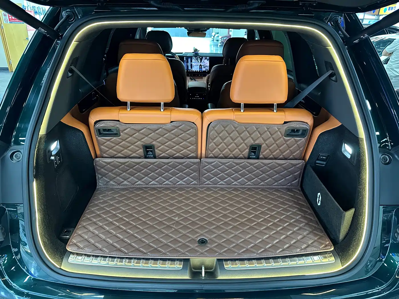 AITO Wenjie AITO M9 2024 Range Extender Max Edition 42kWh 6-seater фото 13