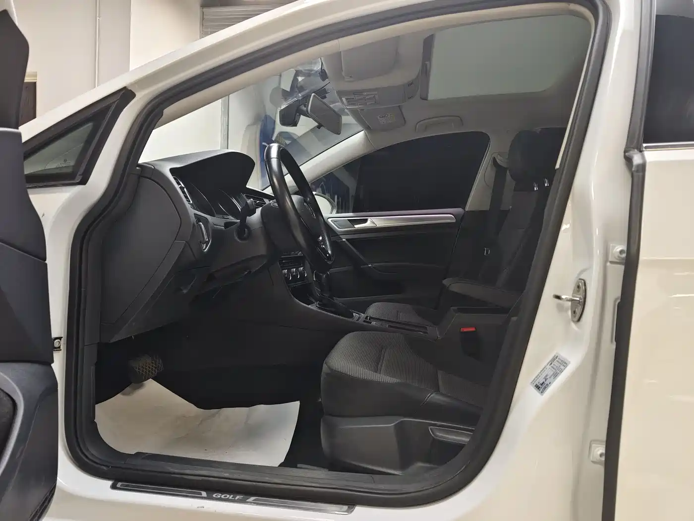 Volkswagen Golf 2018 230TSI Automatic Comfort фото 23