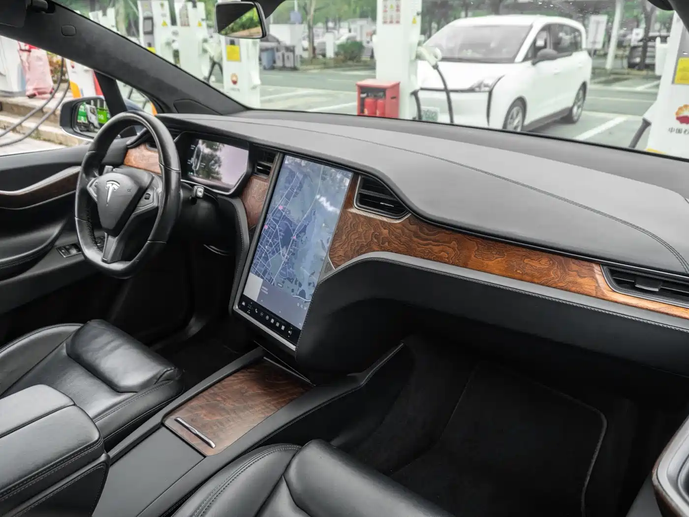 TESLA MODEL X