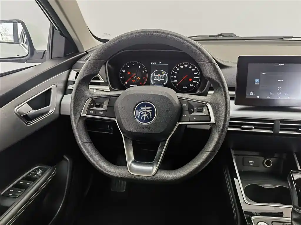 BYD Qin 2019 1.5L Automatic Luxury Edition фото 11