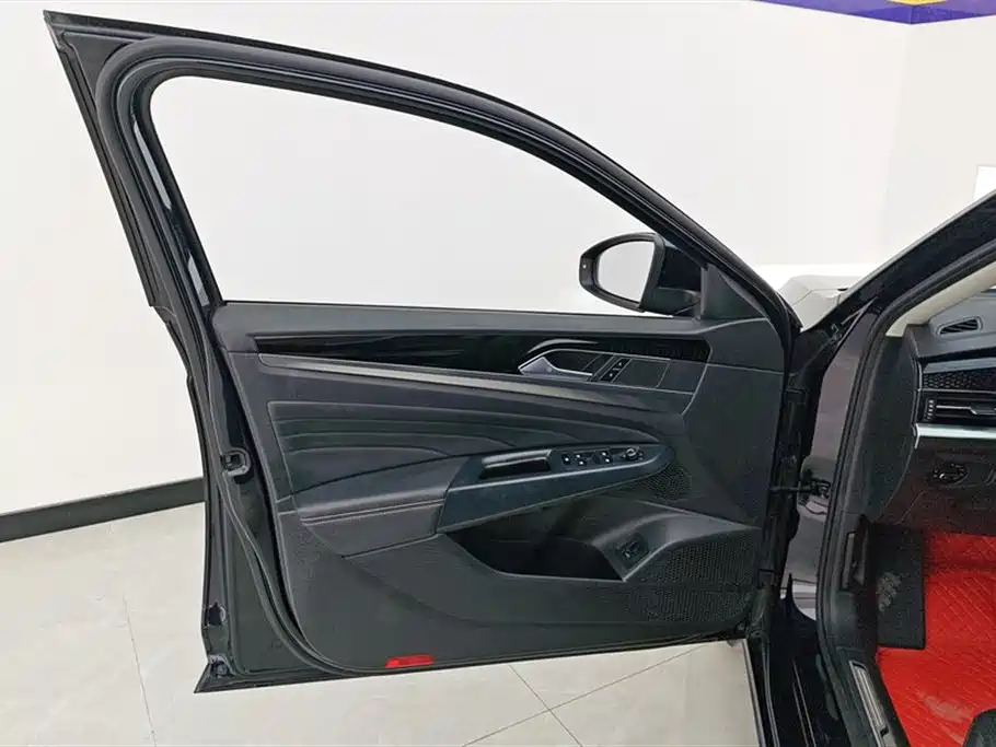 Volkswagen Passat 2023 Facelift 330TSI Starlight Luxury Edition фото 7