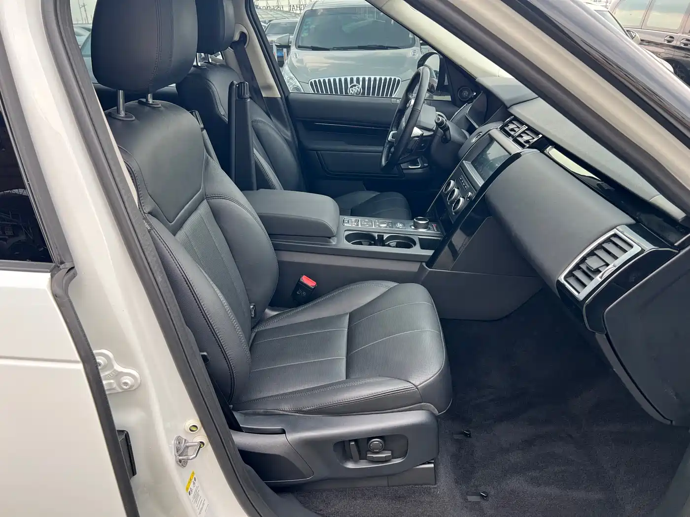 Land Rover Discovery 2020 3.0 SC V6 SE фото 14