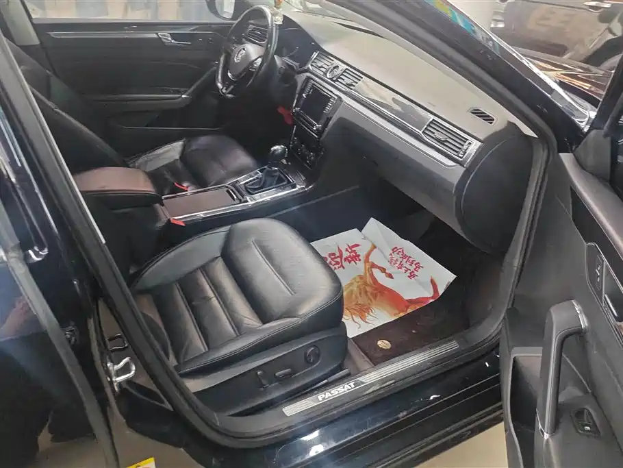 Volkswagen Passat 2017 330TSI DSG Luxury фото 8