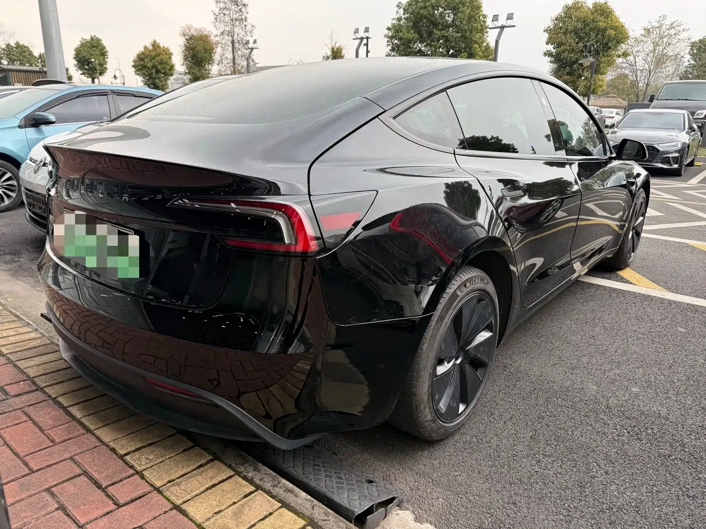 TESLA MODEL 3
