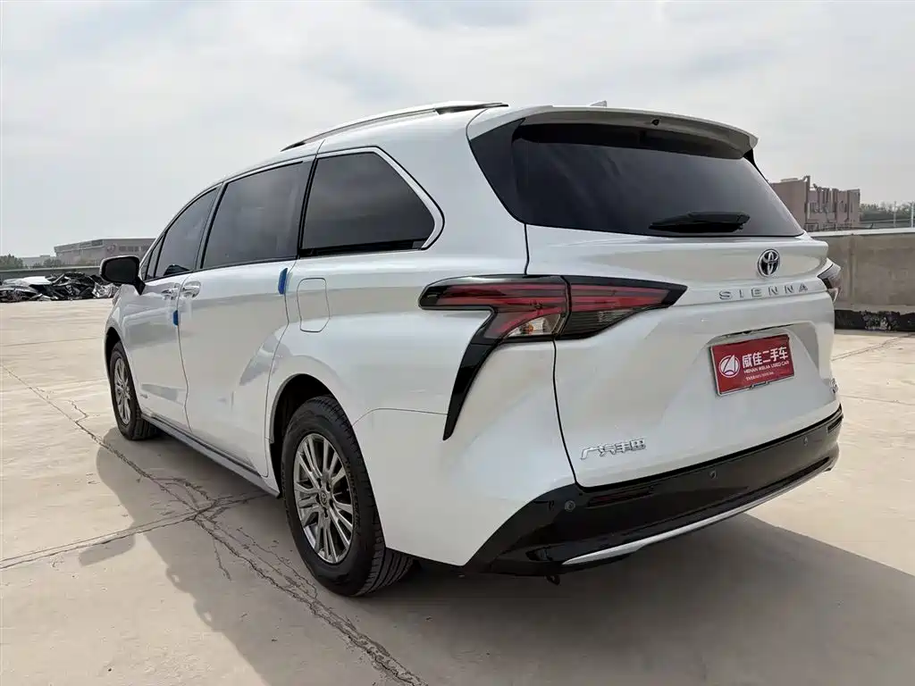 Toyota Sienna 2021 2.5L Hybrid Premium Edition фото 8