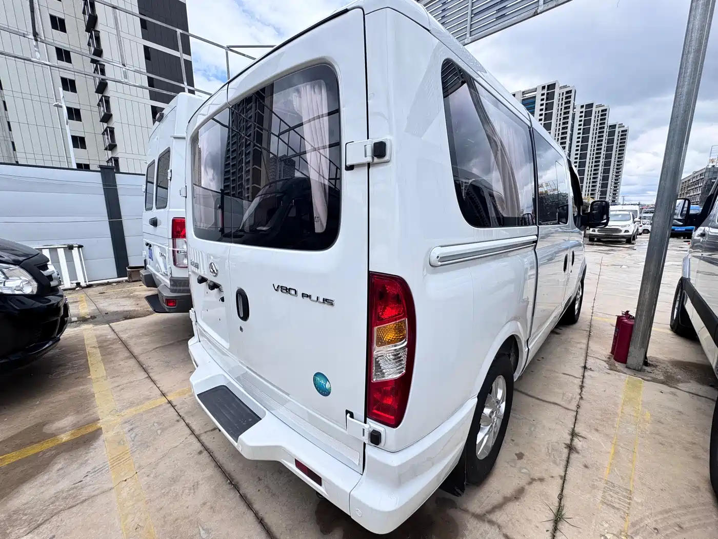 SAIC Maxus Xintu V80 2020 2.0T Manual PLUS Urban Edition Short Wheelbase Ultra-low Roof 7/8/9 Seats фото 4