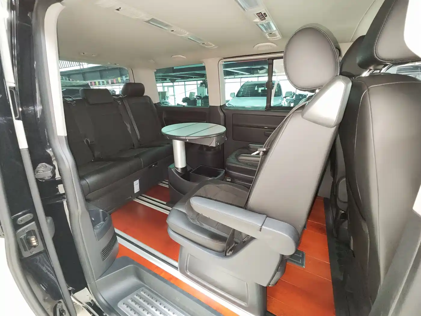 Volkswagen Multivan 2018 2.0TSI 4WD Premium Edition 7-Seater фото 15