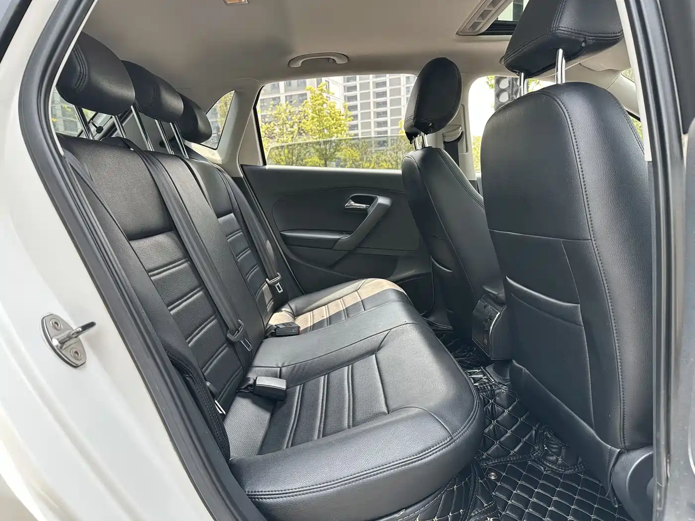Volkswagen Polo 2016 1.6L Automatic Comfort фото 13