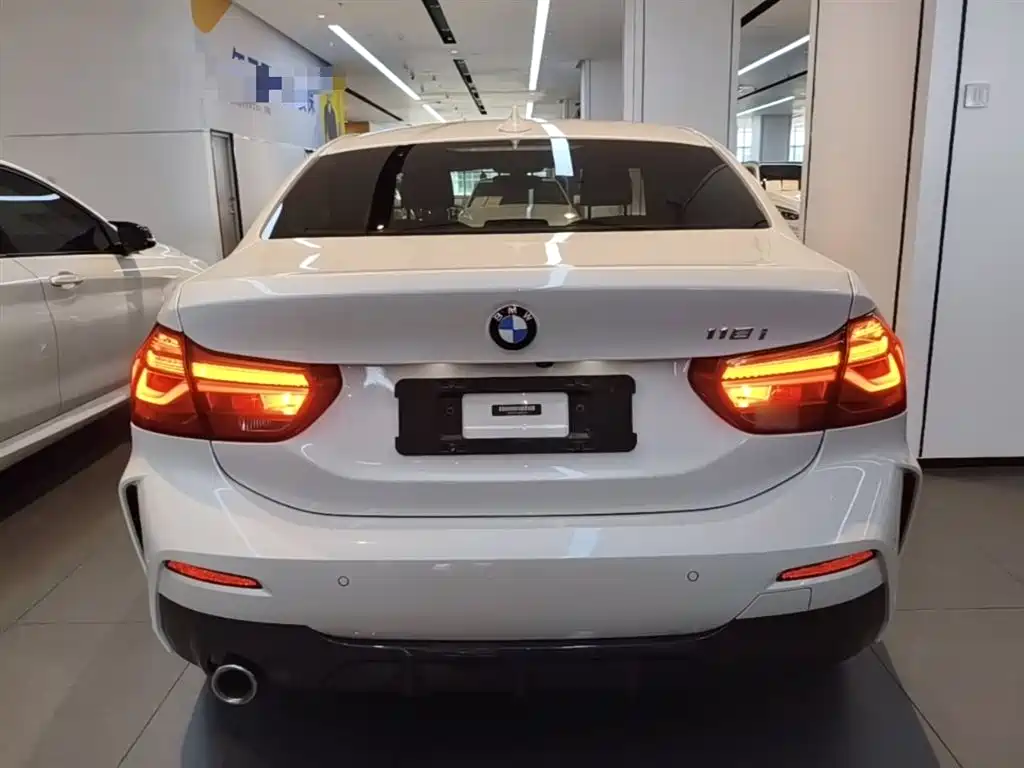 BMW 1 Series 2019 118i M Sport Package фото 6