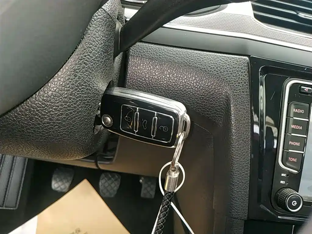 Volkswagen Bora 2016 Model 1.6L Manual Fashion фото 9