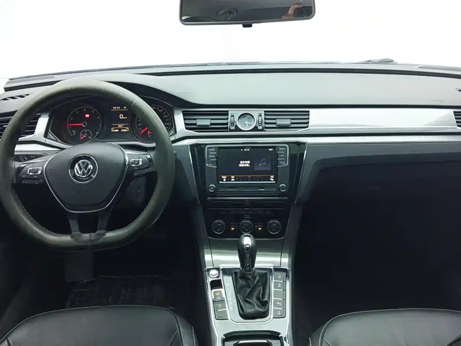 Volkswagen Passat 2017 330TSI DSG Prestige фото 12