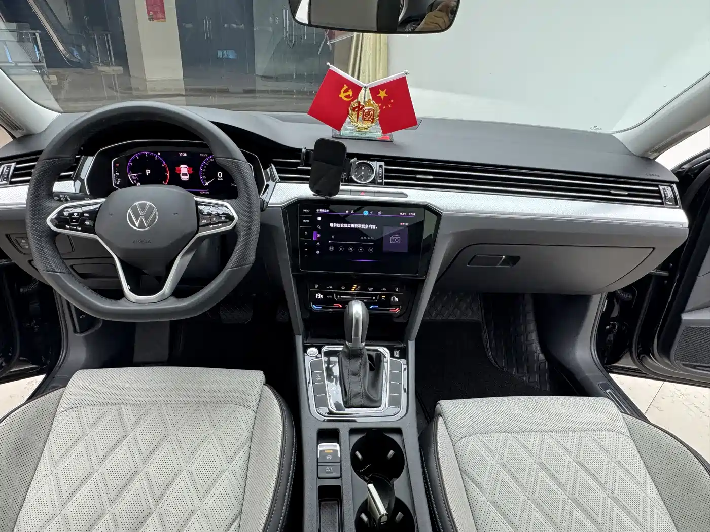 Volkswagen Magotan 2025 Facelift Public Edition 330TSI DSG Luxury фото 16
