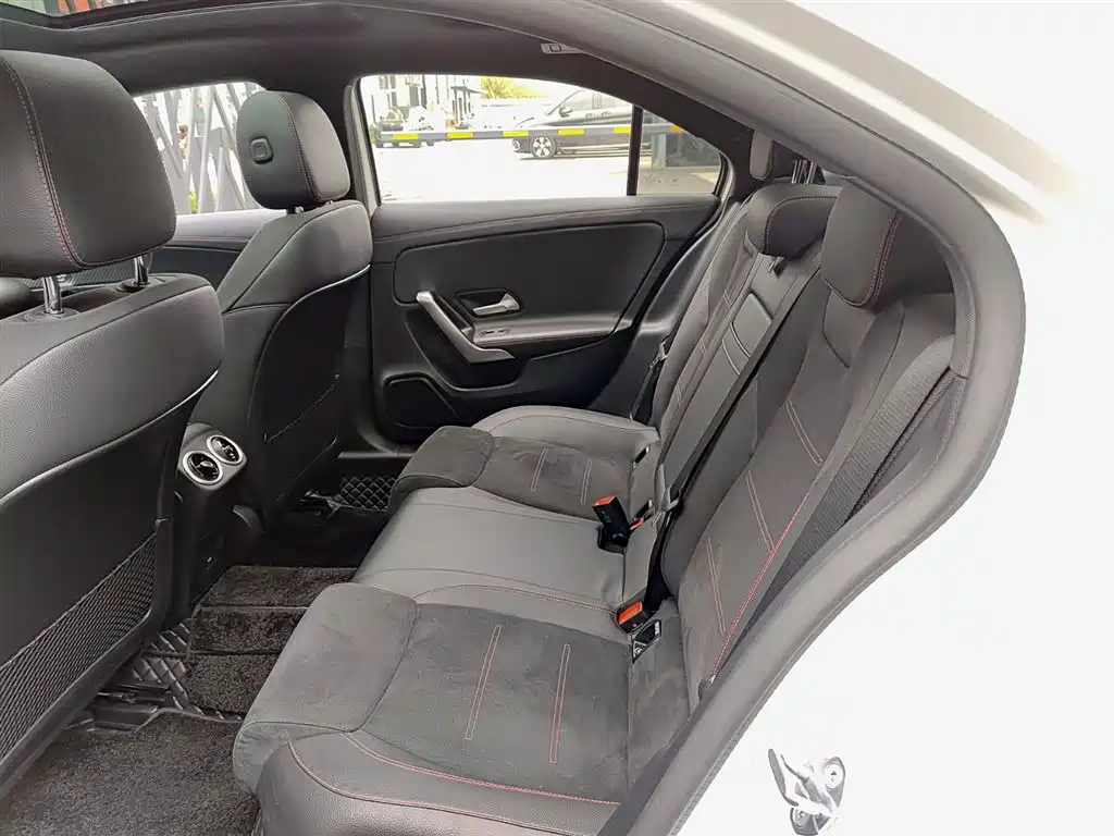 Mercedes-Benz A-Class 2023 A 200 L Fashion фото 8