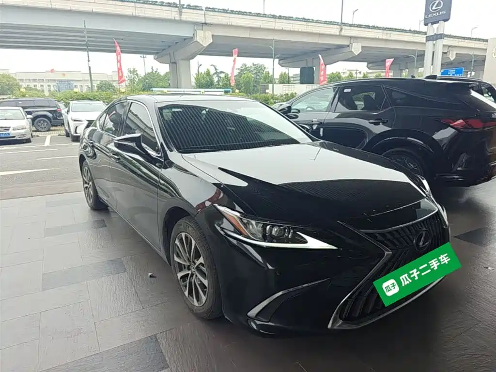 Lexus ES 2022 200 Excellence Edition фото 4