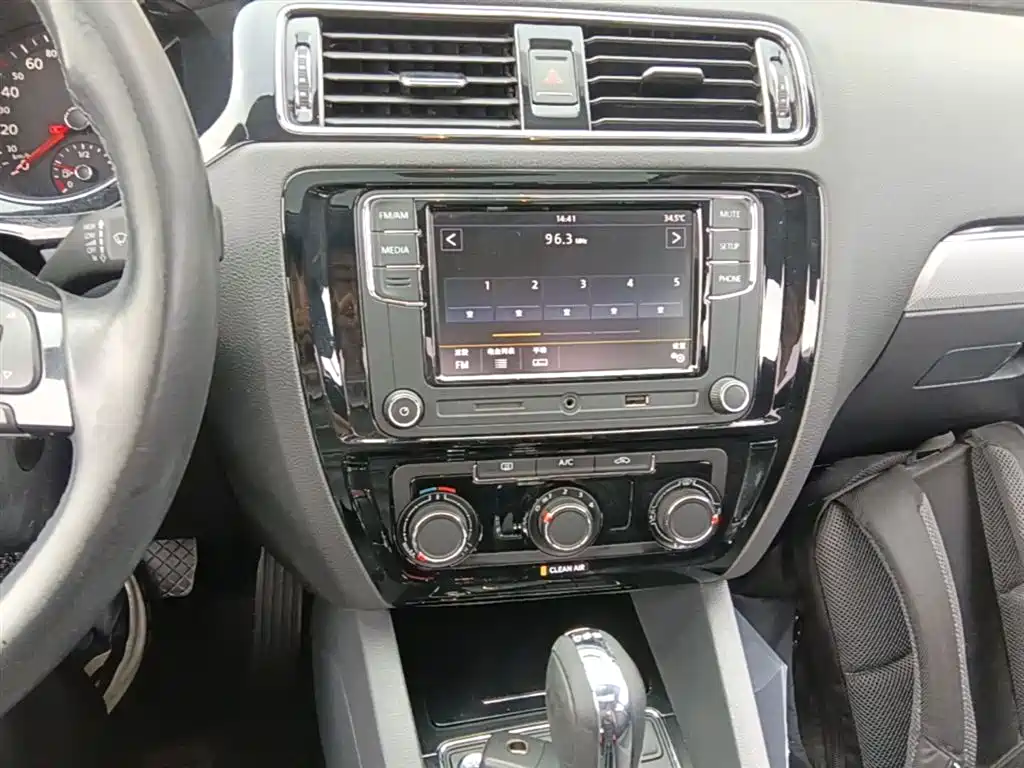 Volkswagen Sagitar 2017 230TSI Automatic Comfort фото 13