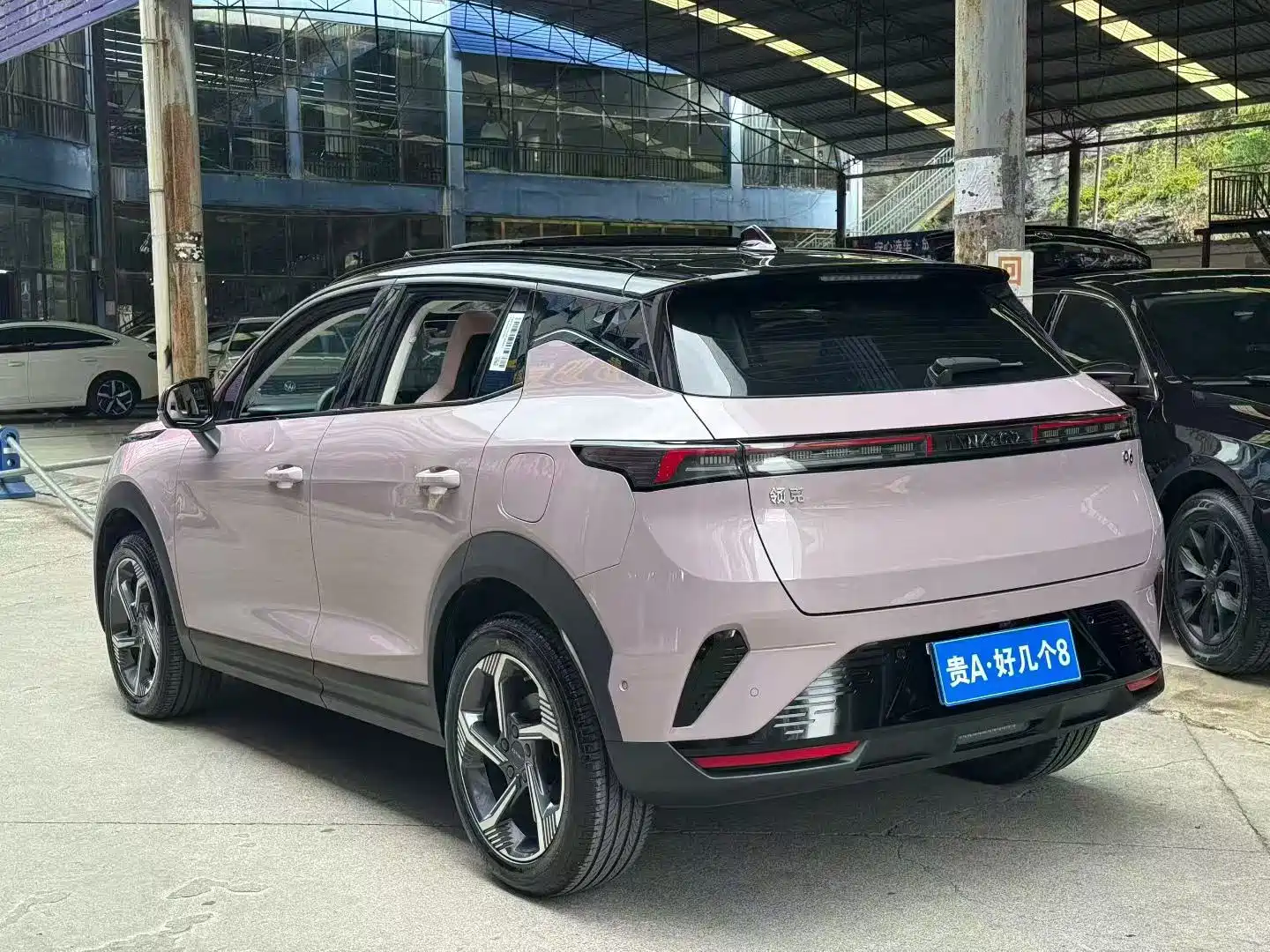 Фото 8 - Lynk & Co 06