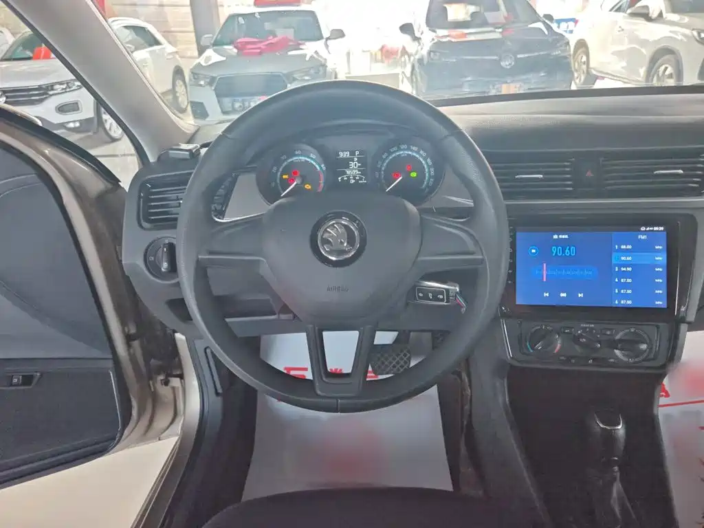 Фото 3 - Škoda Rapid