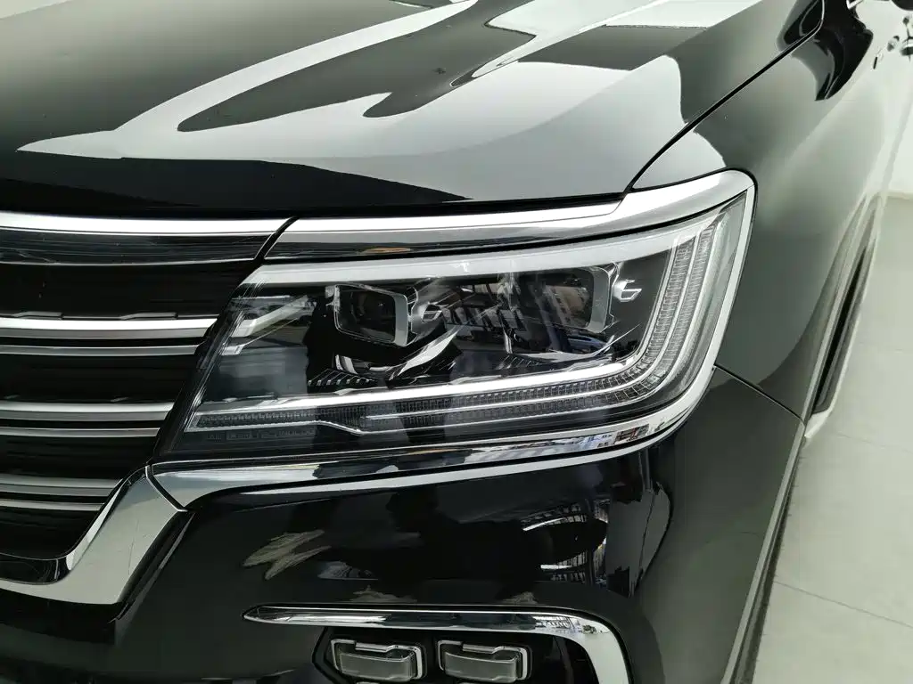 Фото 7 - Roewe RX8