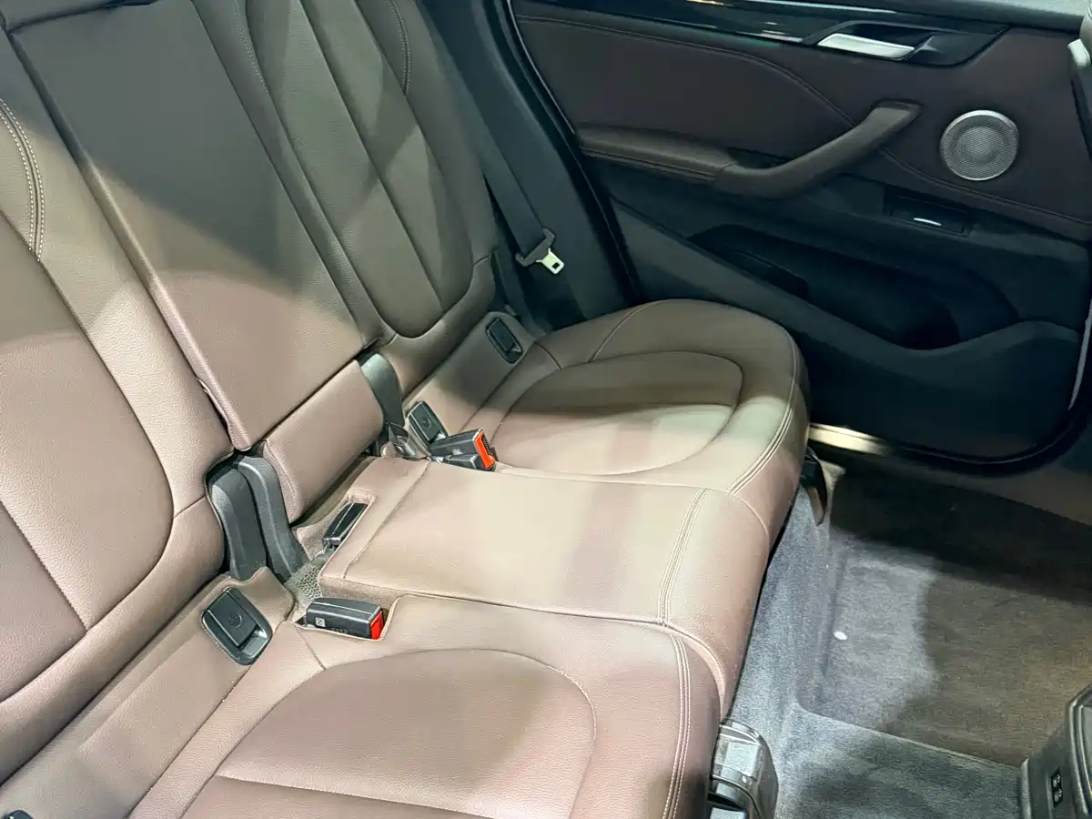 BMW X1 2022 sDrive20Li Fashion фото 14